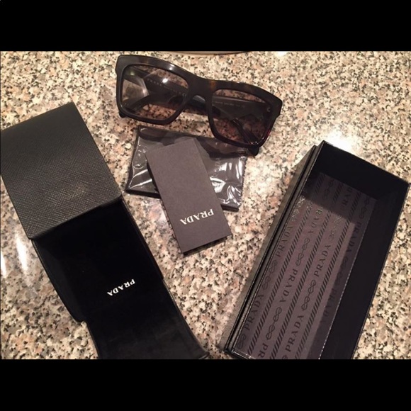 Prada shades - Picture 3 of 4